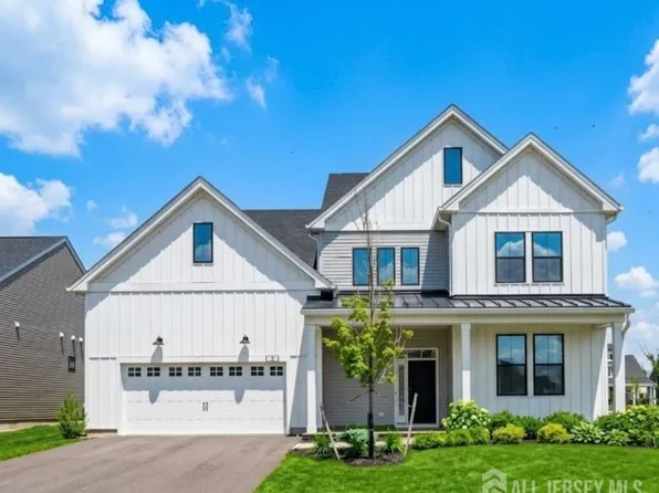 2 Evelyn Ct, Cranbury, NJ 08512