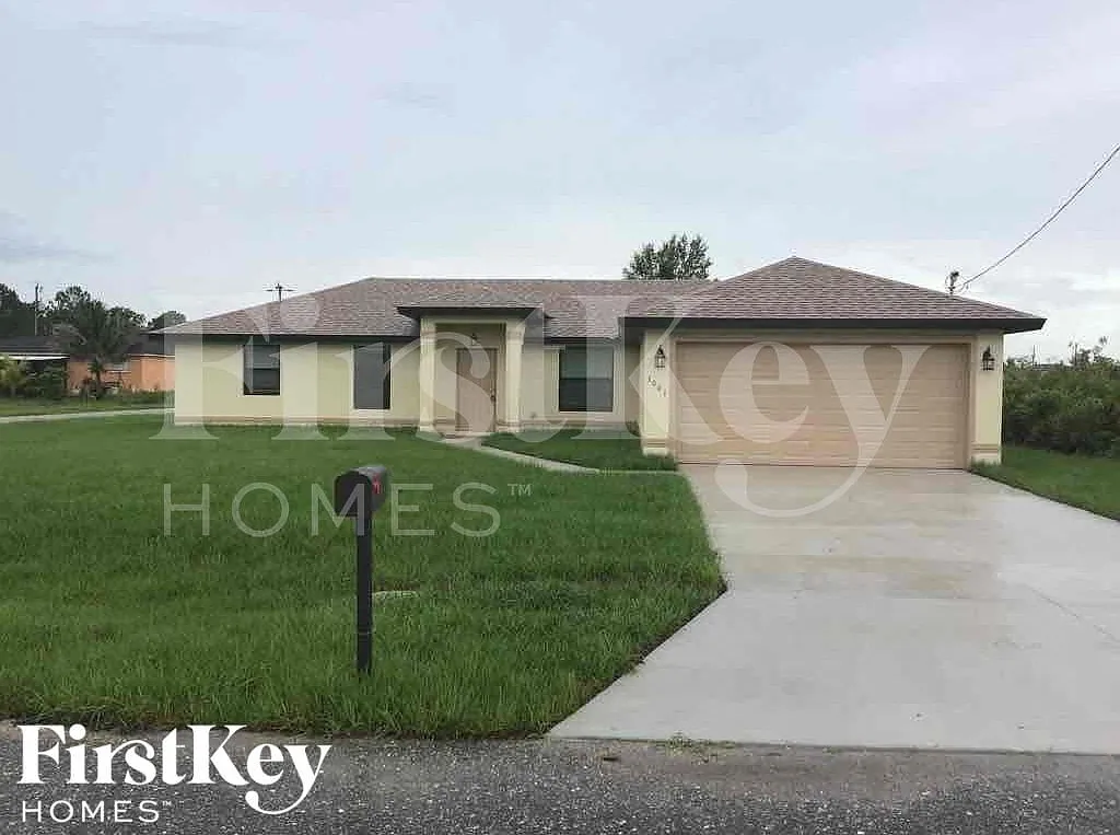 4 bed, 2.0 bath, 1565 sqft, $2,300 — Photo 1