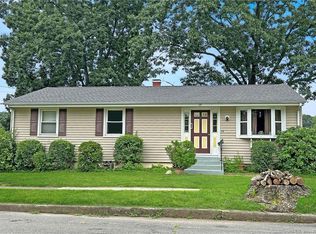28 Windsong Ln, Milford, CT 06460