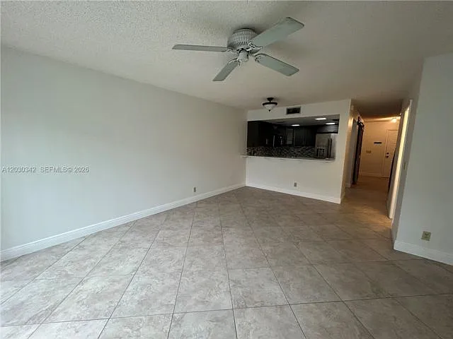 4401 SW 70th Ter — Photo 8