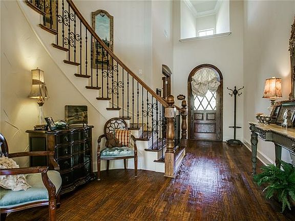 3rd image of 417 Orchard Hill Dr