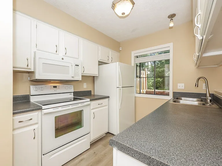 232 Thistle Ln — Photo 8