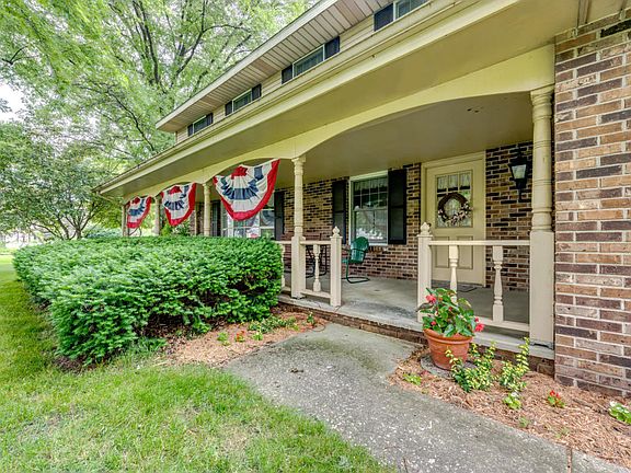 3rd image of 725 S Greenbrook Cir