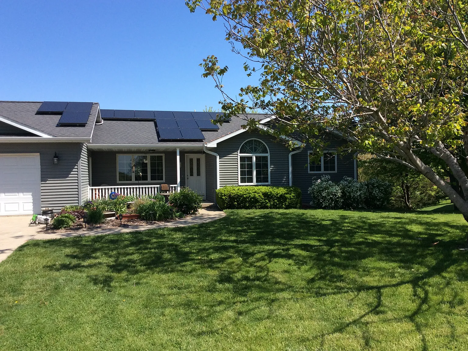 4 bed, 1260 sqft, $2,100 — Photo 2