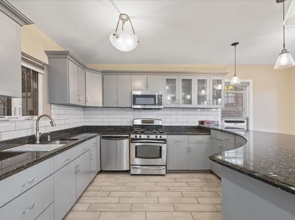 3607 Irwin Avenue image 4 of 25