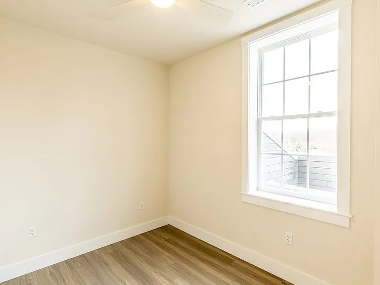 1135 Rose Hill Dr — Photo 32