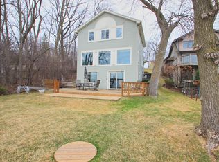 433 Park Ave, Pewaukee, WI 53072
