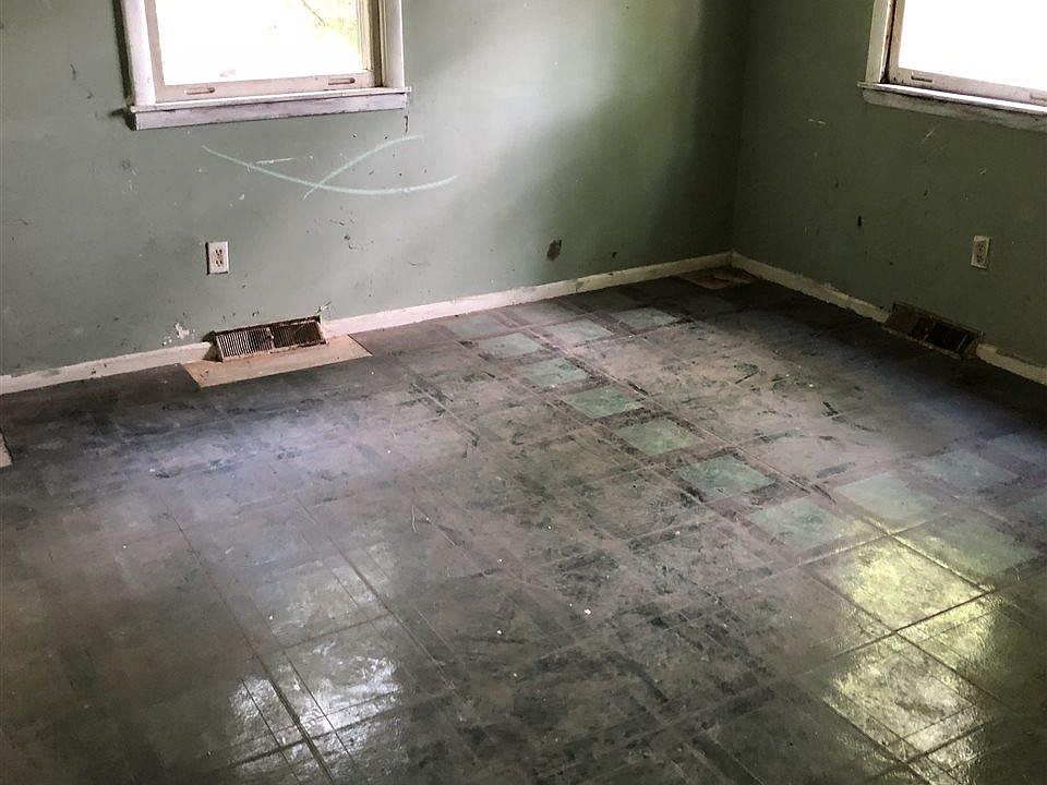 2nd image of 24 Little Ln