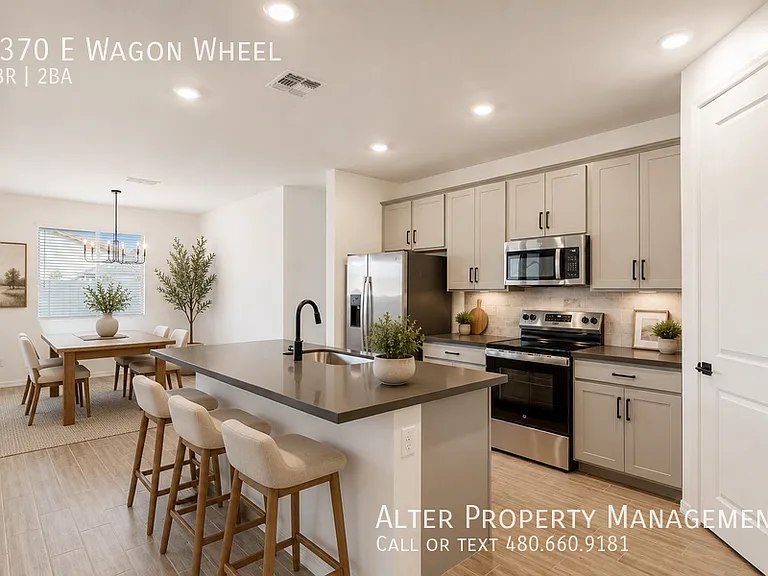 2370 E Wagon Wheel Ln — Photo 3