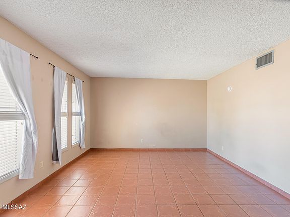 4th image of 2064 Golf Links Rd