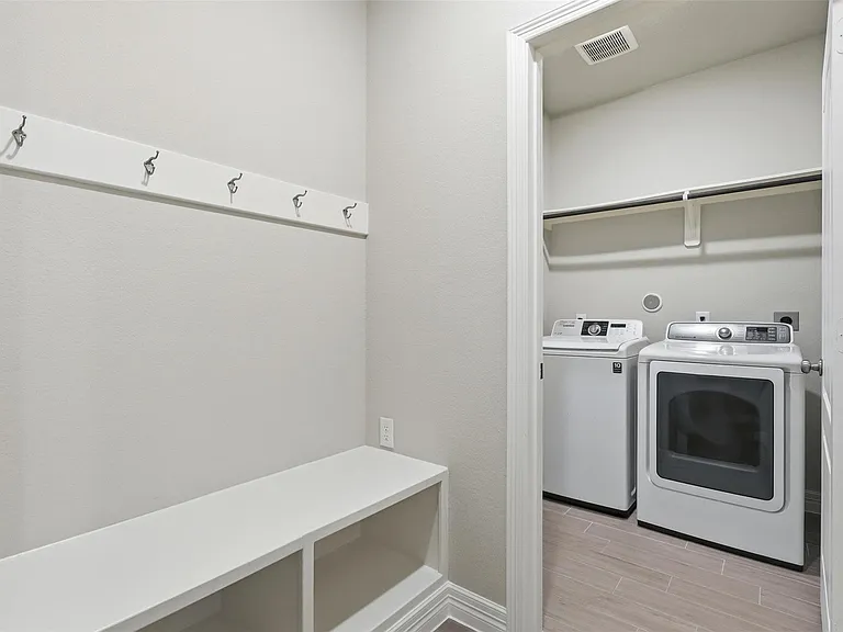 119 Buttonwood Ct — Photo 7