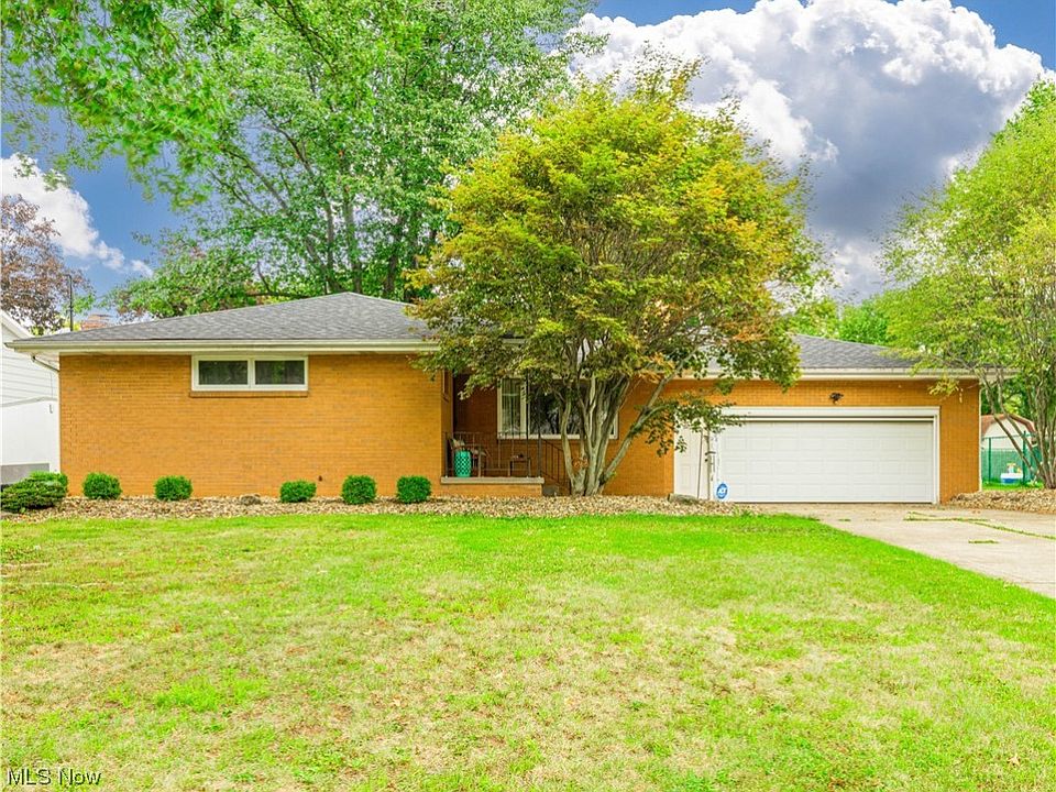1st image of 692 Oakridge Dr