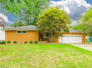 692 Oakridge Dr, Boardman, OH