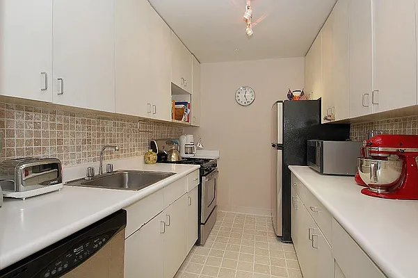 Rented by Corcoran | media 14