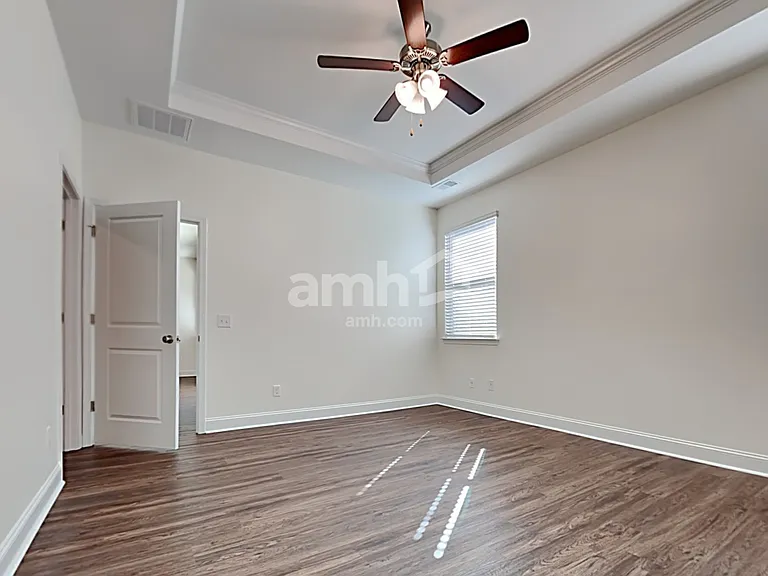 611 E Lionel Rd — Photo 9