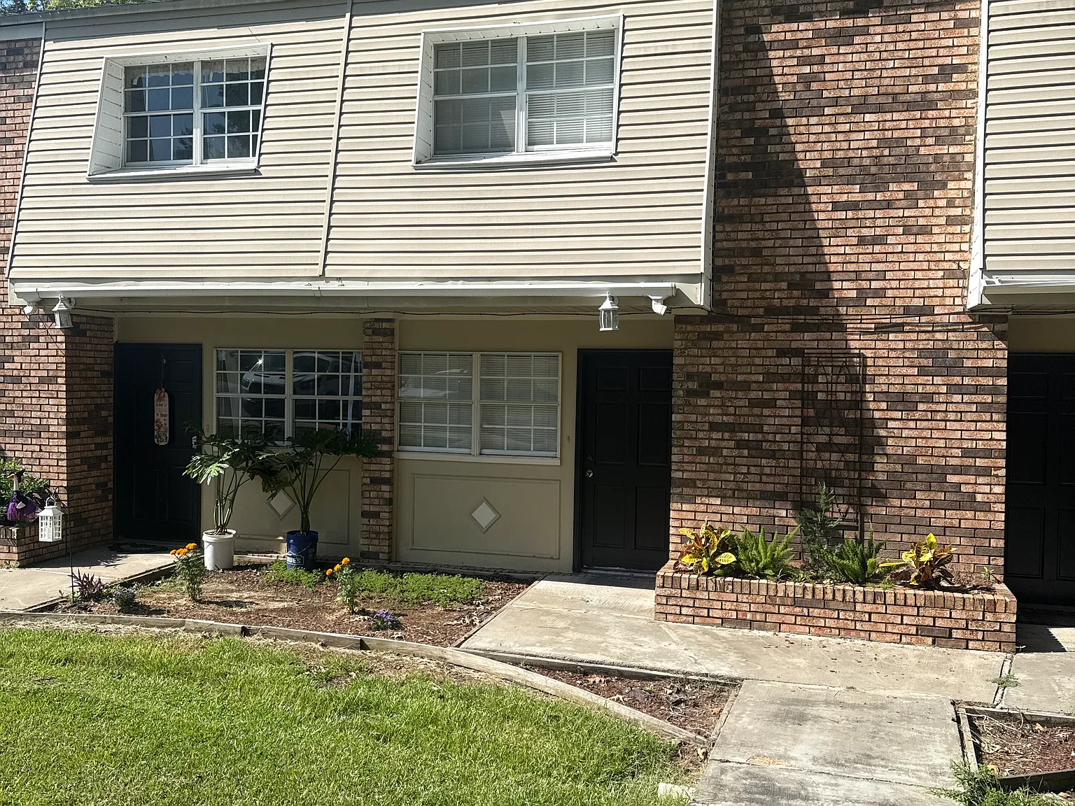 2 bed, $1,000 — Photo 2