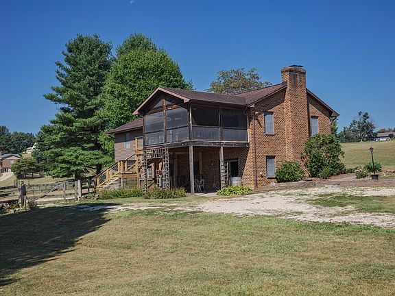3rd image of 13 Sweet Acres Ln