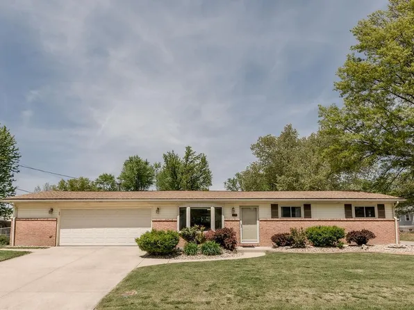 104 Mercury Dr, Godfrey, IL 62035