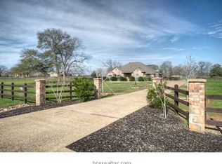 8400 Wheelock Hall Rd, Hearne, TX 77859