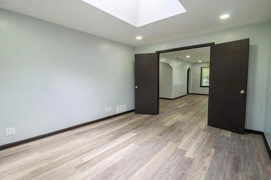 18342 Wildwood Ave — Photo 4