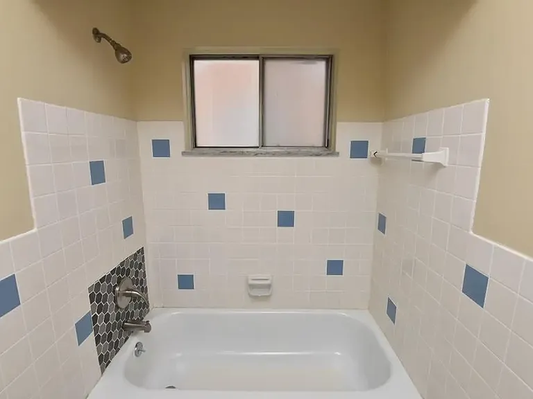 10204 S Highland Ave — Photo 9