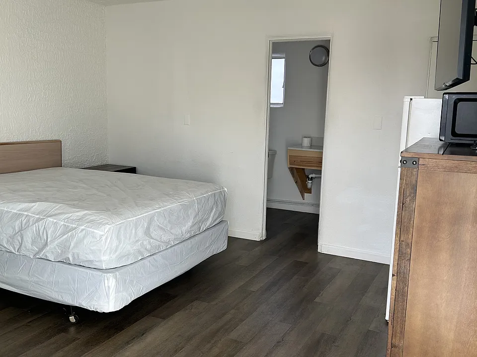 1302 N Date St #7