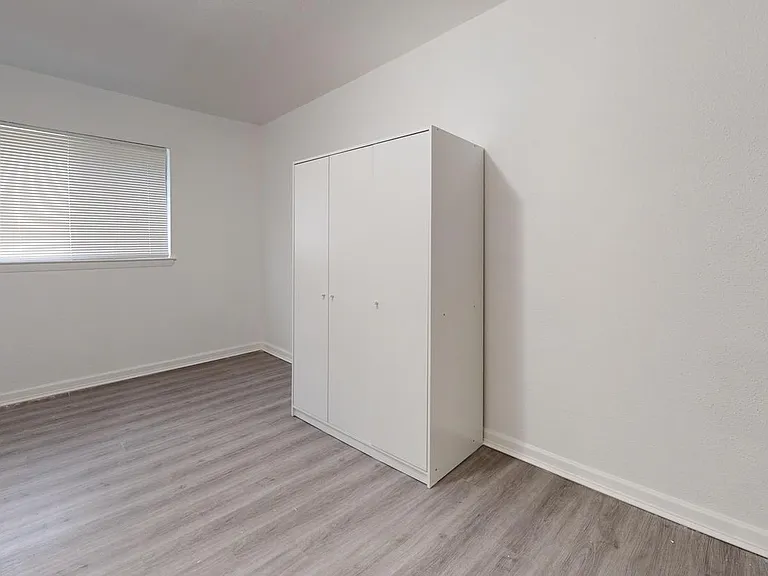 3525 Hacienda Dr — Photo 6