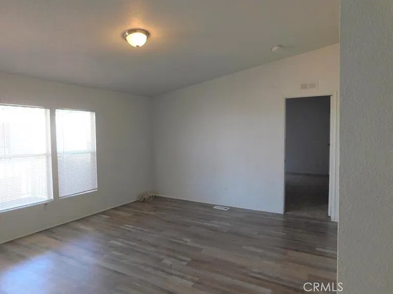 6833 Rea Ave — Photo 7