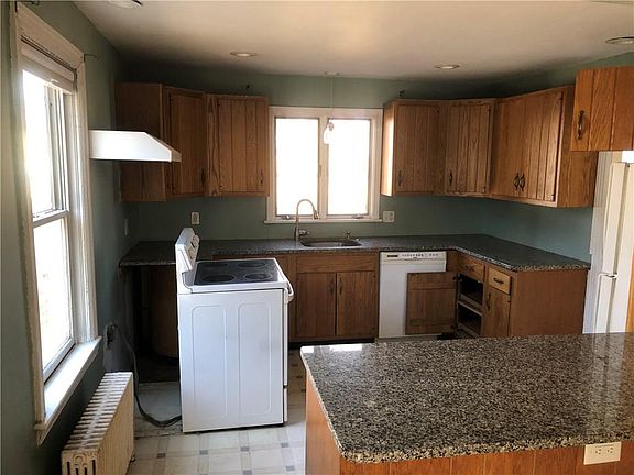 5th image of 56 Ferris Ave