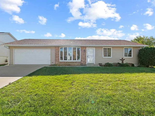 4819 Fruitwood Ln NW, Cedar Rapids, IA 52405