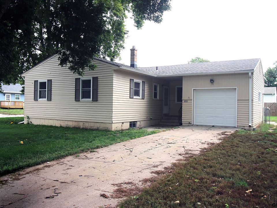 1st image of 3221 Reed Dr