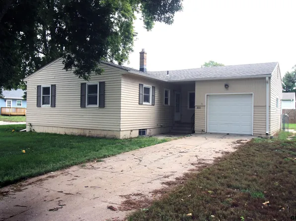 3221 Reed Dr, Bellevue, NE 68005
