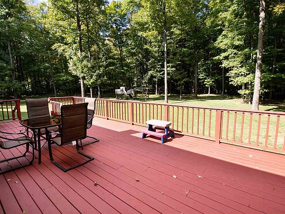 4th image of 225104 Frederick Dr