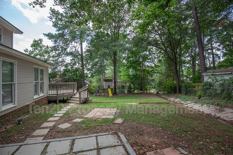 4 bed, 3.0 bath, 2420 sqft, $2,100 — Photo 2
