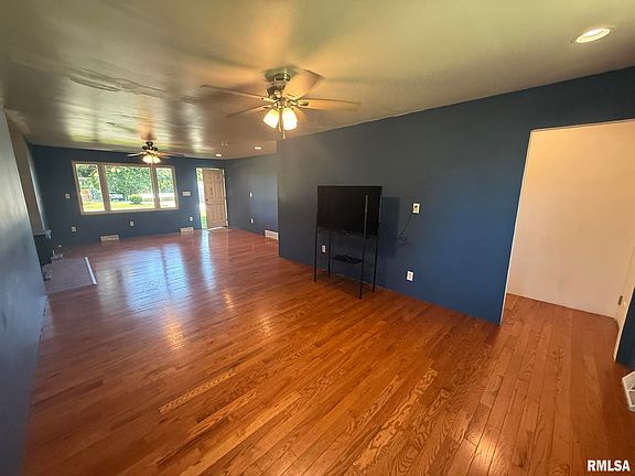 3rd image of 2985 Sandhill Rd