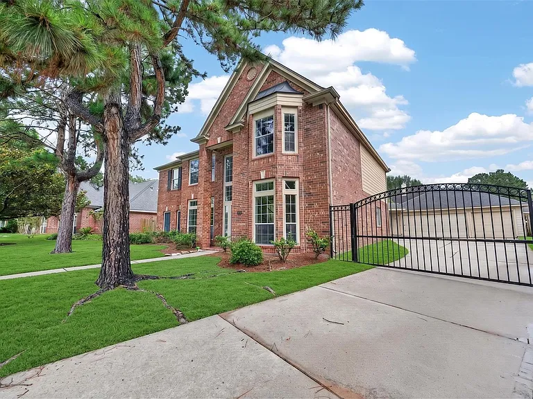 1007 Brannon Park Ln — Photo 3