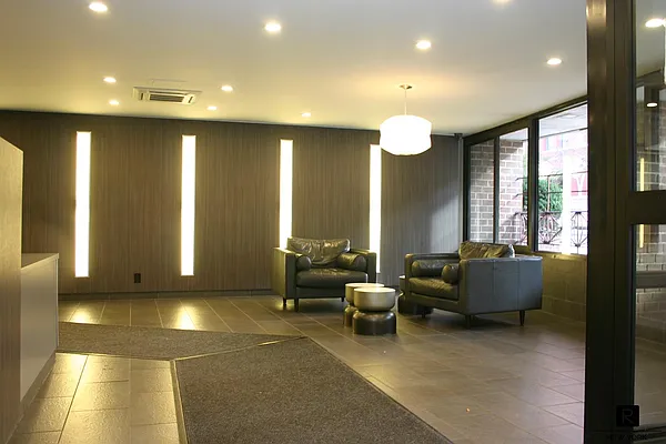 Sold by R New York | media 7
