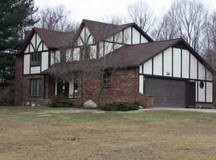 2471 Laurel Rd, Hinckley, OH 44233