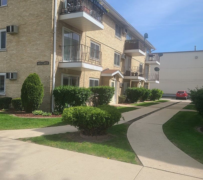 1st image of 6019 W 64th Pl #4