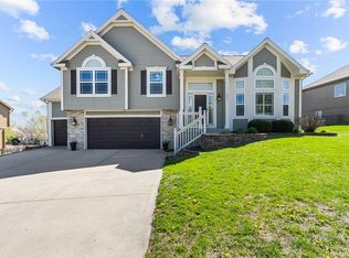 605 Wright Valley Rd, Smithville, MO 64089