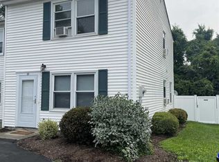 28 Greenhouse Ln, Poughkeepsie, NY 12603