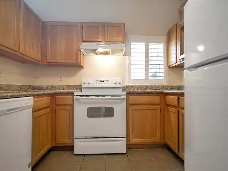 5008 Mangrove Aly #201 — Photo 4