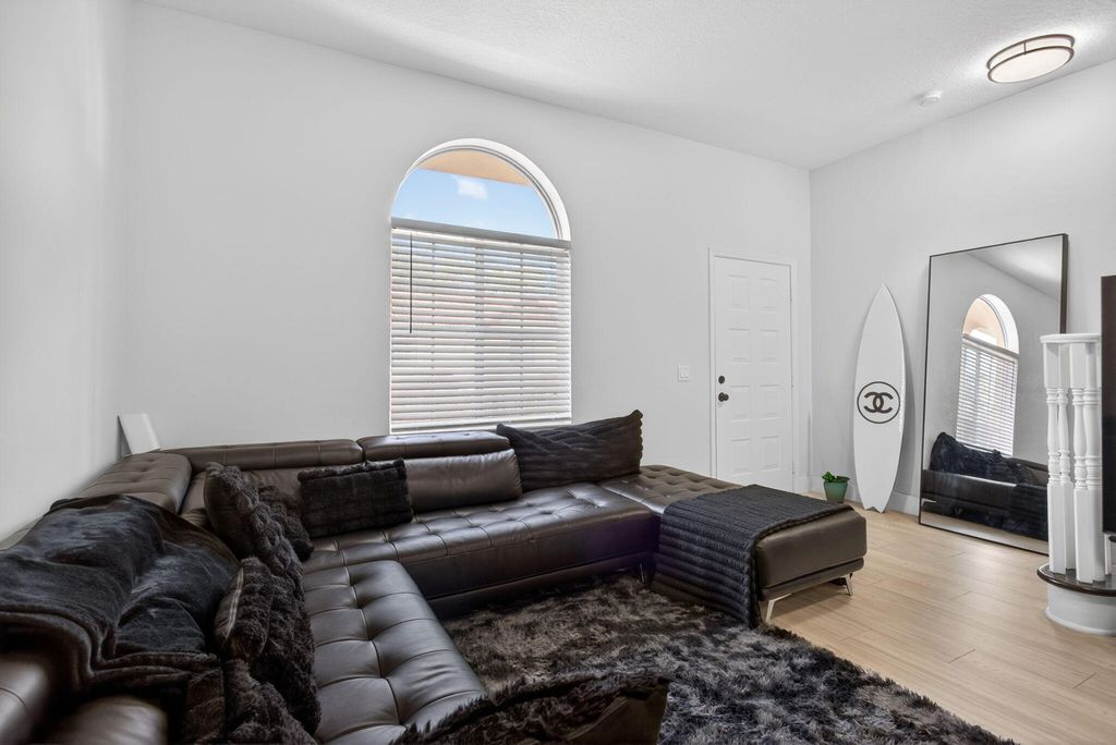 2457 NE 14th Street #2457, photo 4