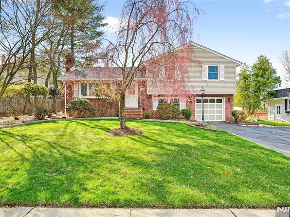 118 Harriot Ave, Harrington Park, NJ 07640