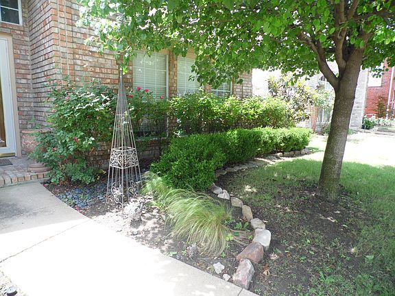 3rd image of 1636 Blackstone Dr