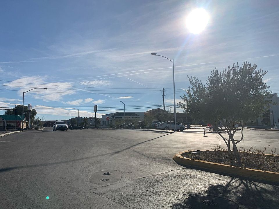 2nd image of 2535 Amazing Meadows Ave