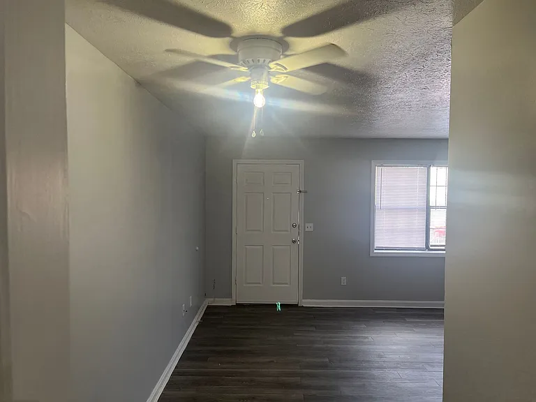 204 Michelle Ave — Photo 2