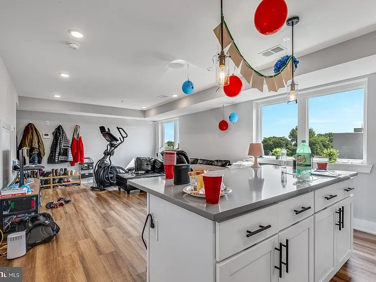 3965 Lancaster Ave #304 — Photo 7