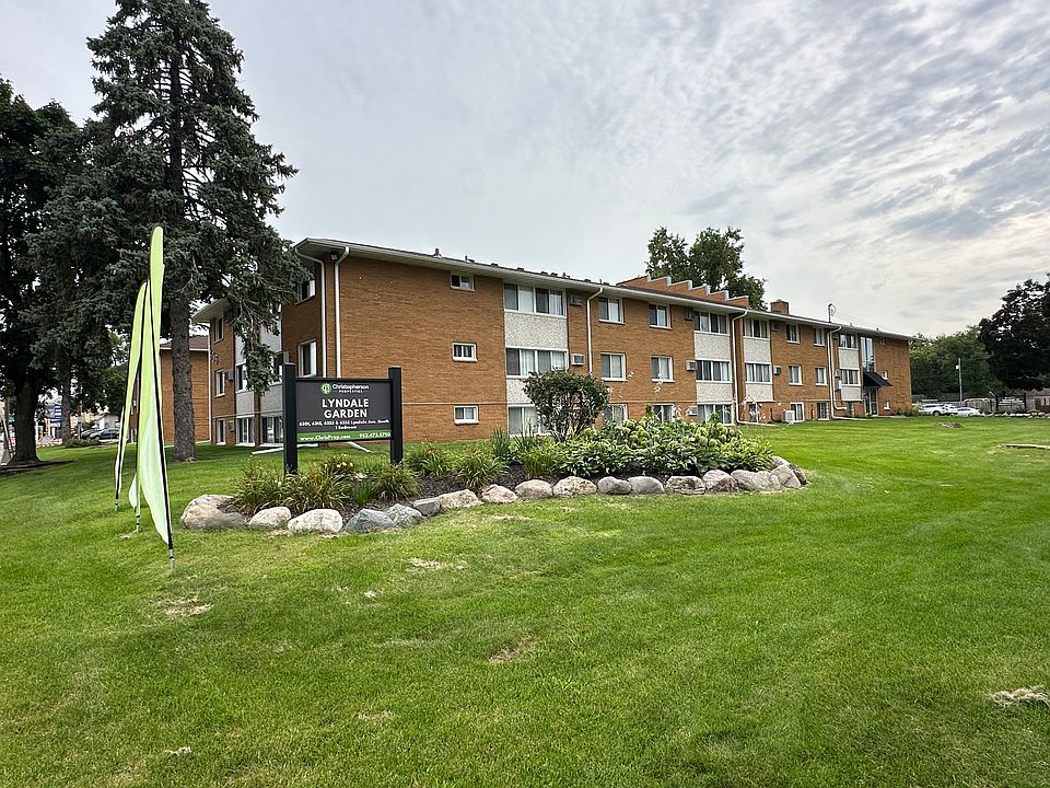 Building exterior sign