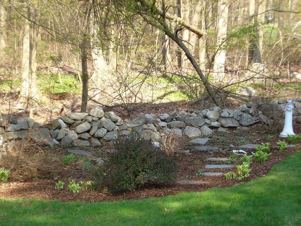2nd image of 32 Childs Ln